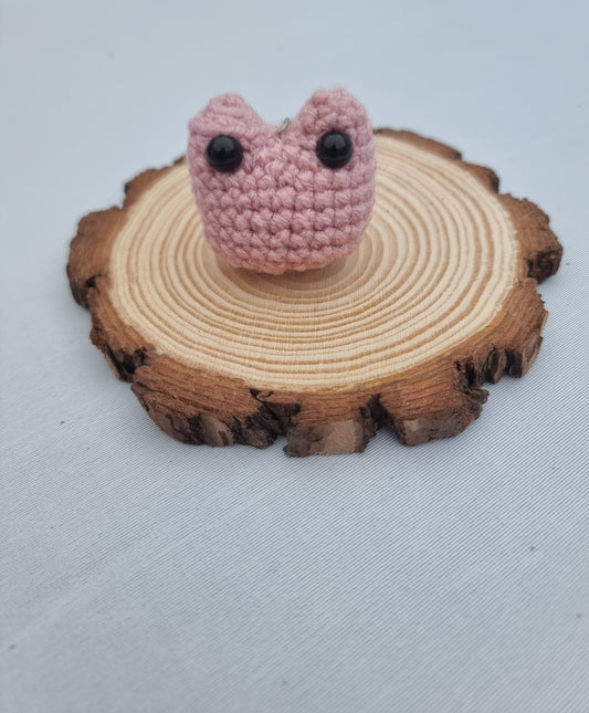 Crochet frog head keyring