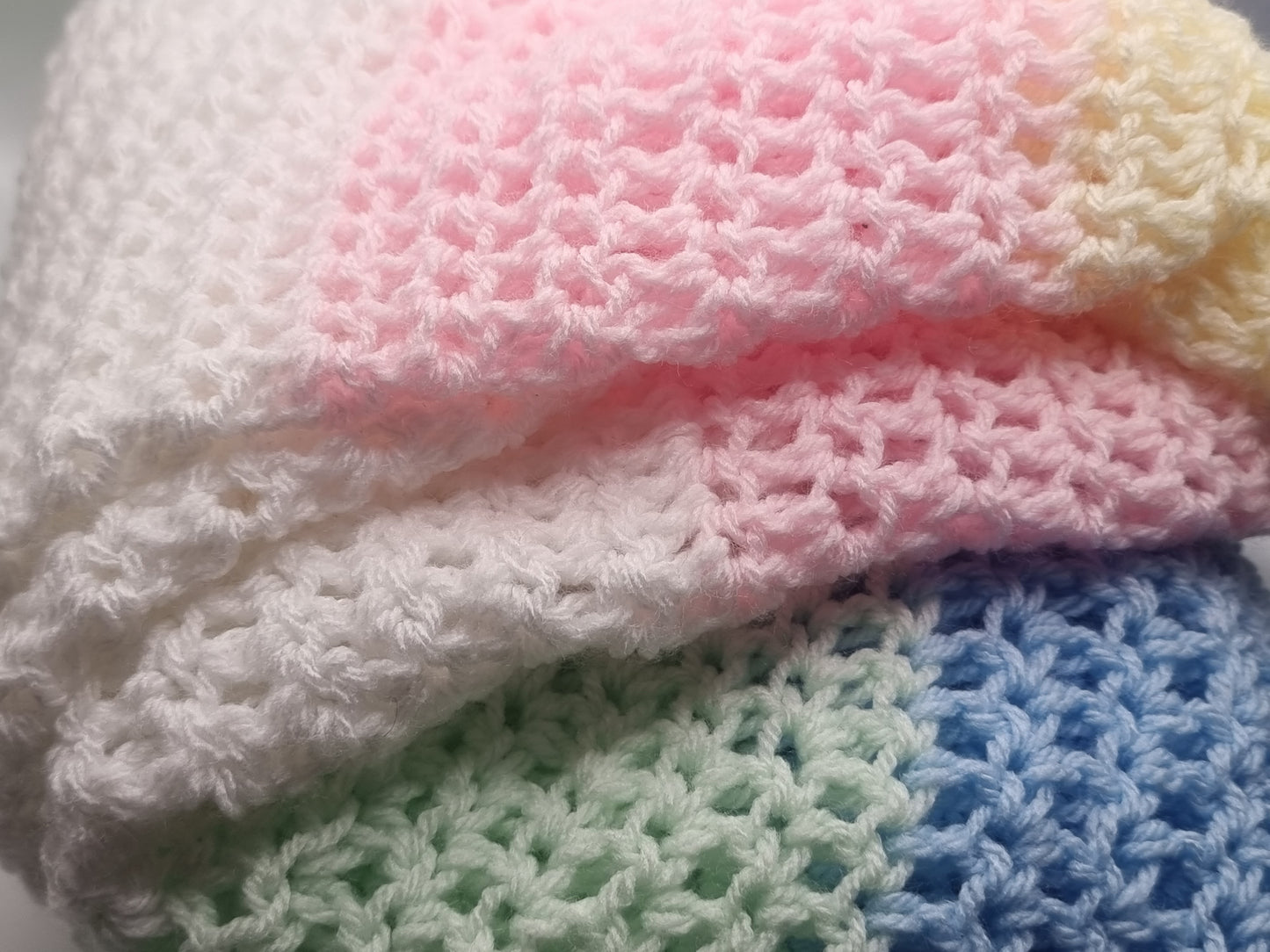 Circle crochet baby blanket